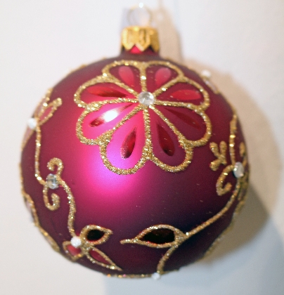 burgundy-glass-bauble-with-gold-glitter-flower-pattern