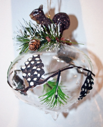 enchanted-forest-squirrel-christmas-decoration