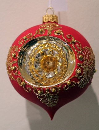 red-and-gold-dimpled-bauble-100mm