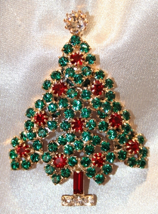 red-green-rhinestone-christmas-tree-brooch