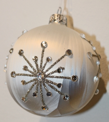 satin-effect-bauble-with-silver-glitterdiamante-snowflake