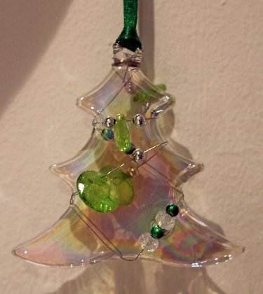 small-iridescent-glass-tree-dark-green-silver-beads-7-cm
